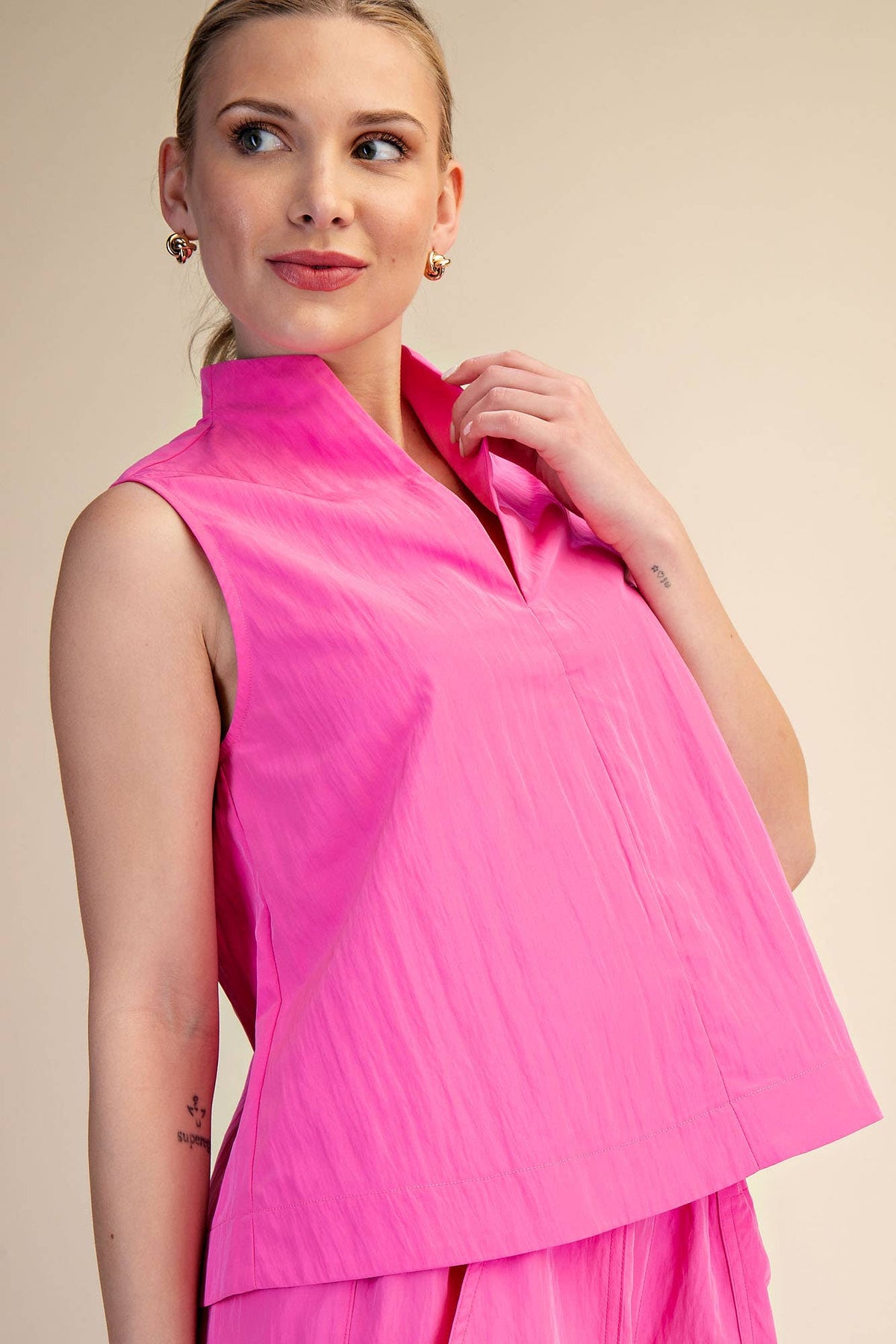 meredith high-collar top