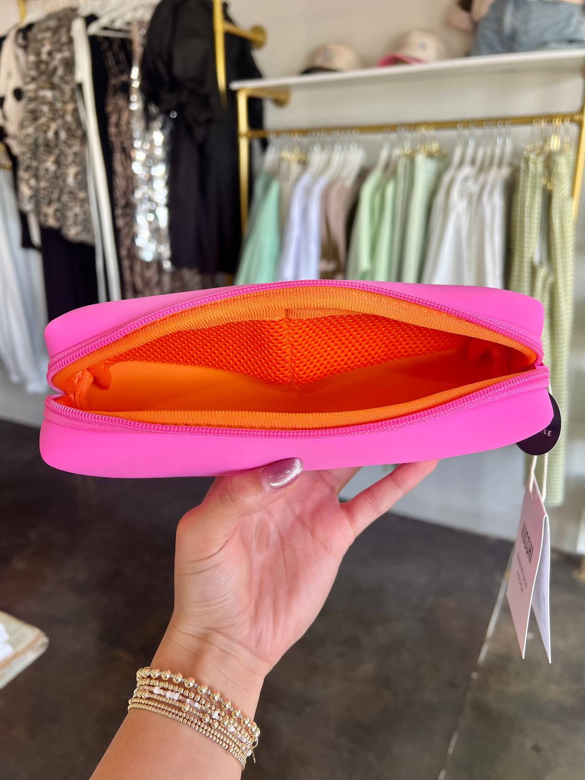 kusshi | essentials pouch