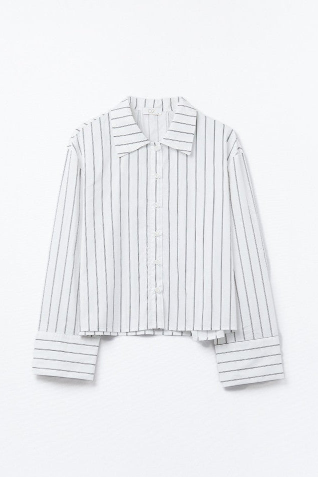 no words cropped button-up