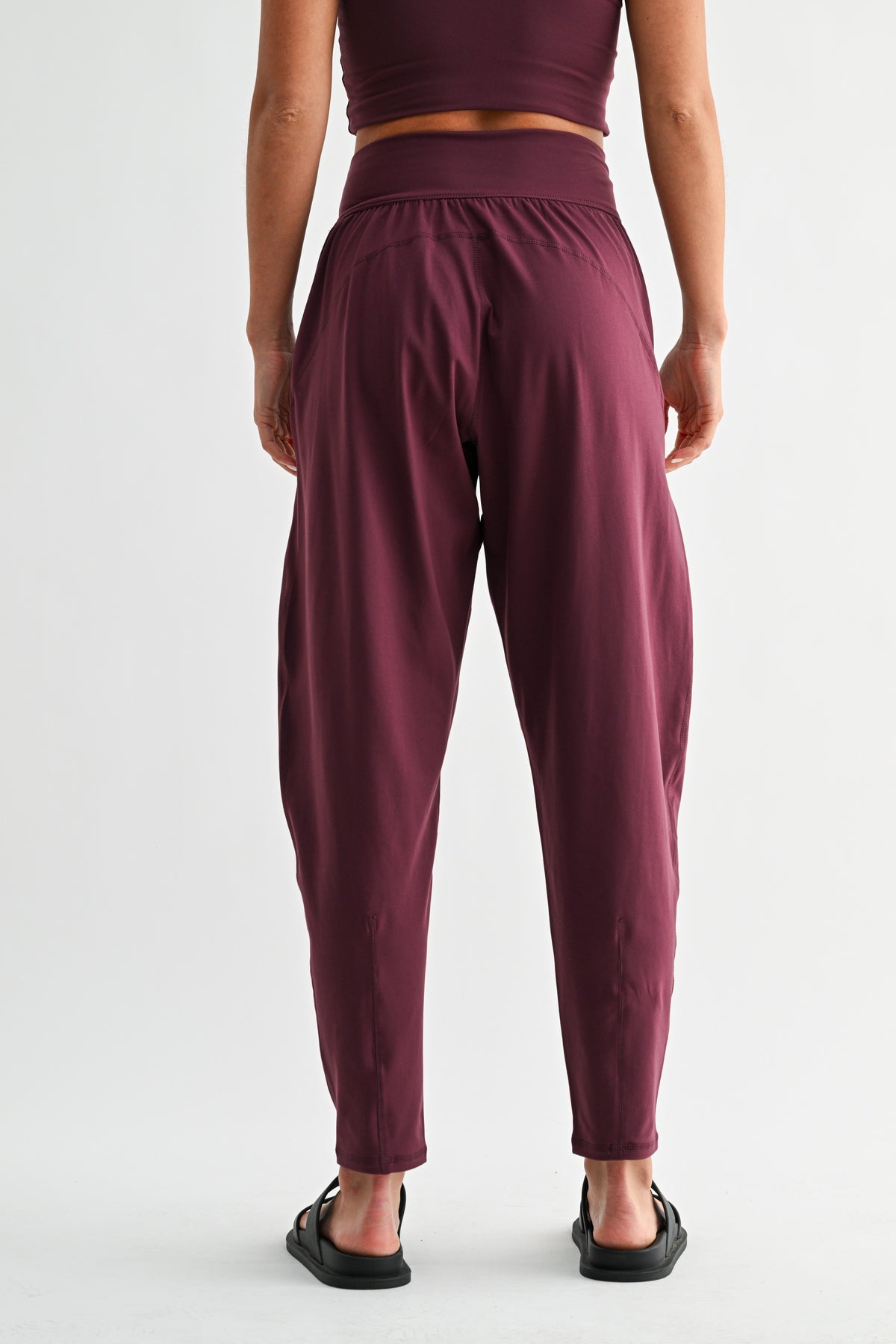 so different barrel active pants