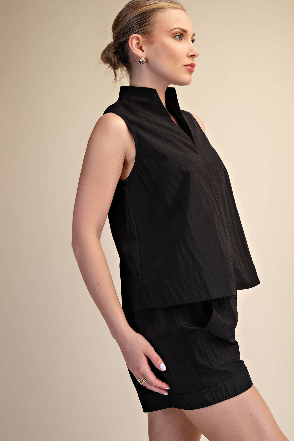 meredith high-collar top