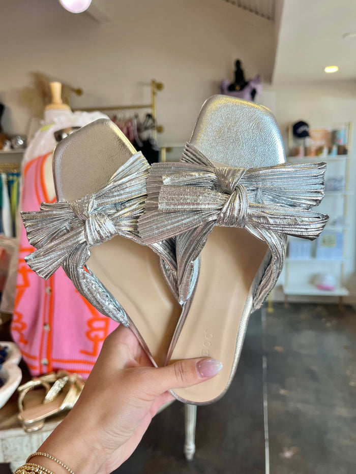 bow & bold metallic flats