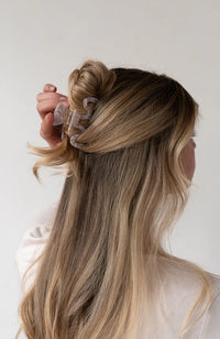 wavy claw clip | L.ERICKSON